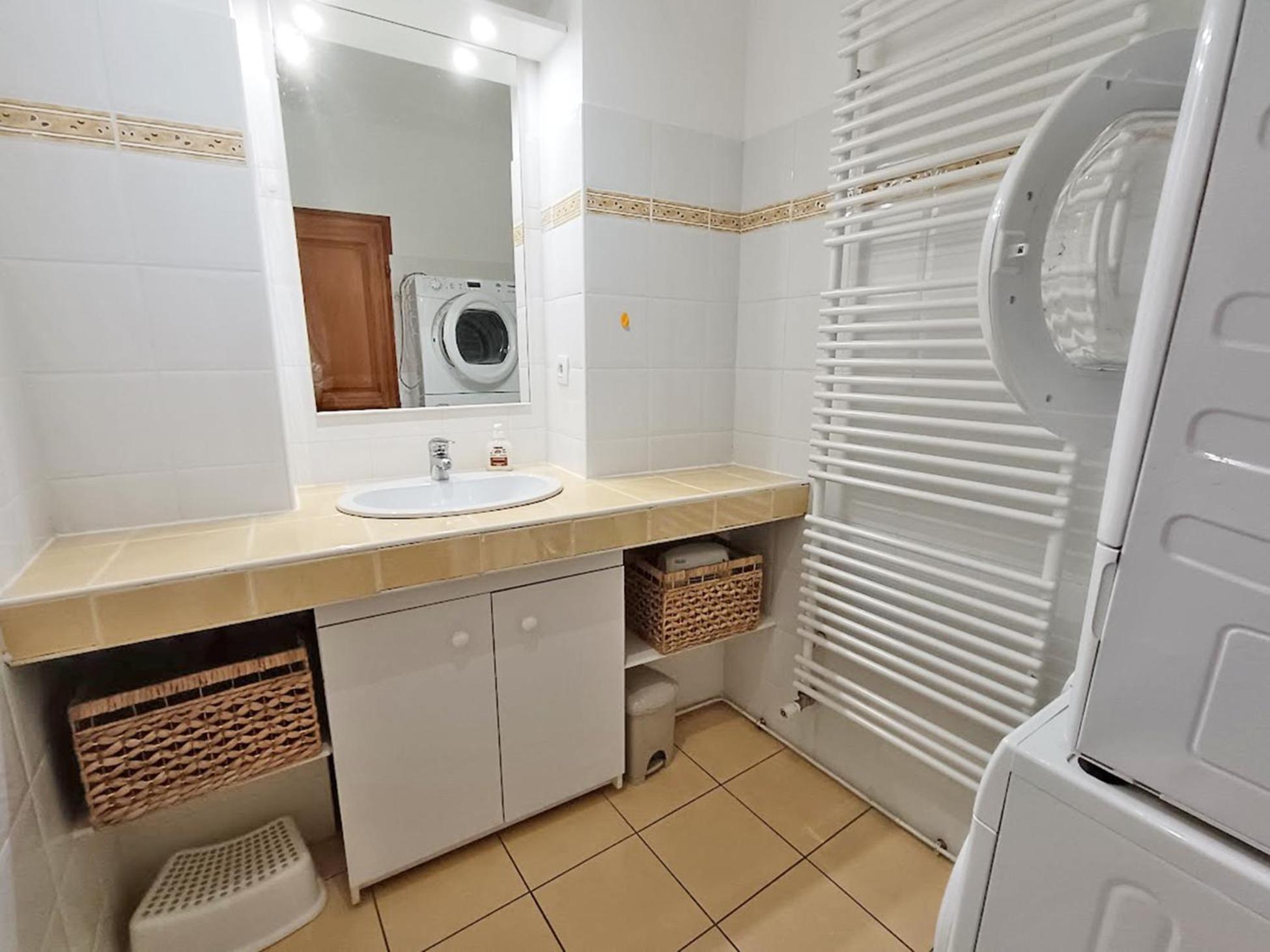 Le Petit Cerf, T3, Wifi, Cave Apartman Bagnères-de-Luchon Kültér fotó