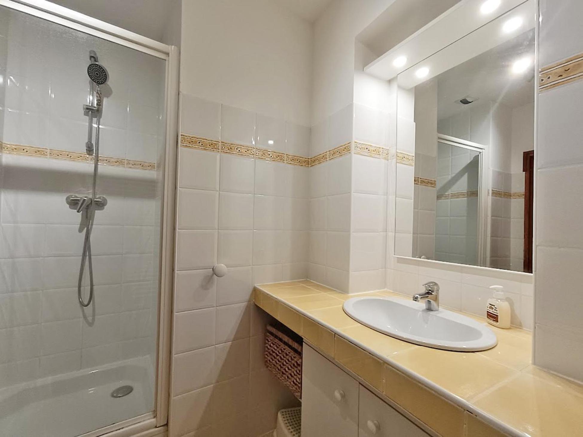 Le Petit Cerf, T3, Wifi, Cave Apartman Bagnères-de-Luchon Kültér fotó